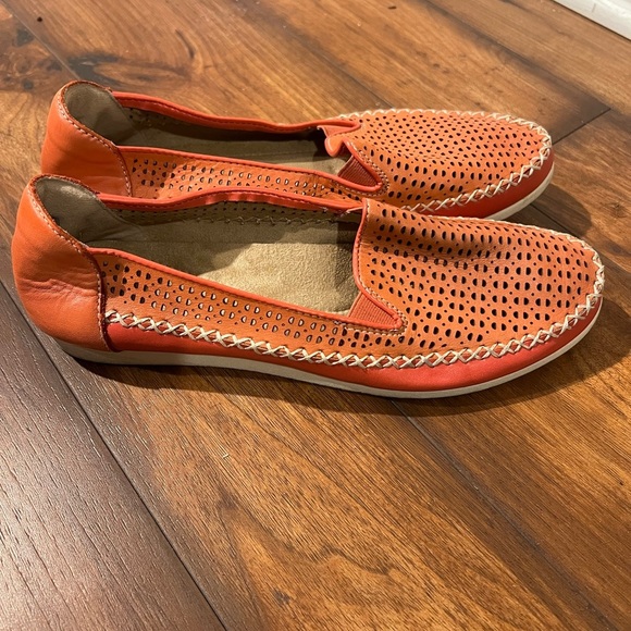 Earth Origins Orange Perforated Flats Lark Lizzy Size 10 - Picture 2 of 7
